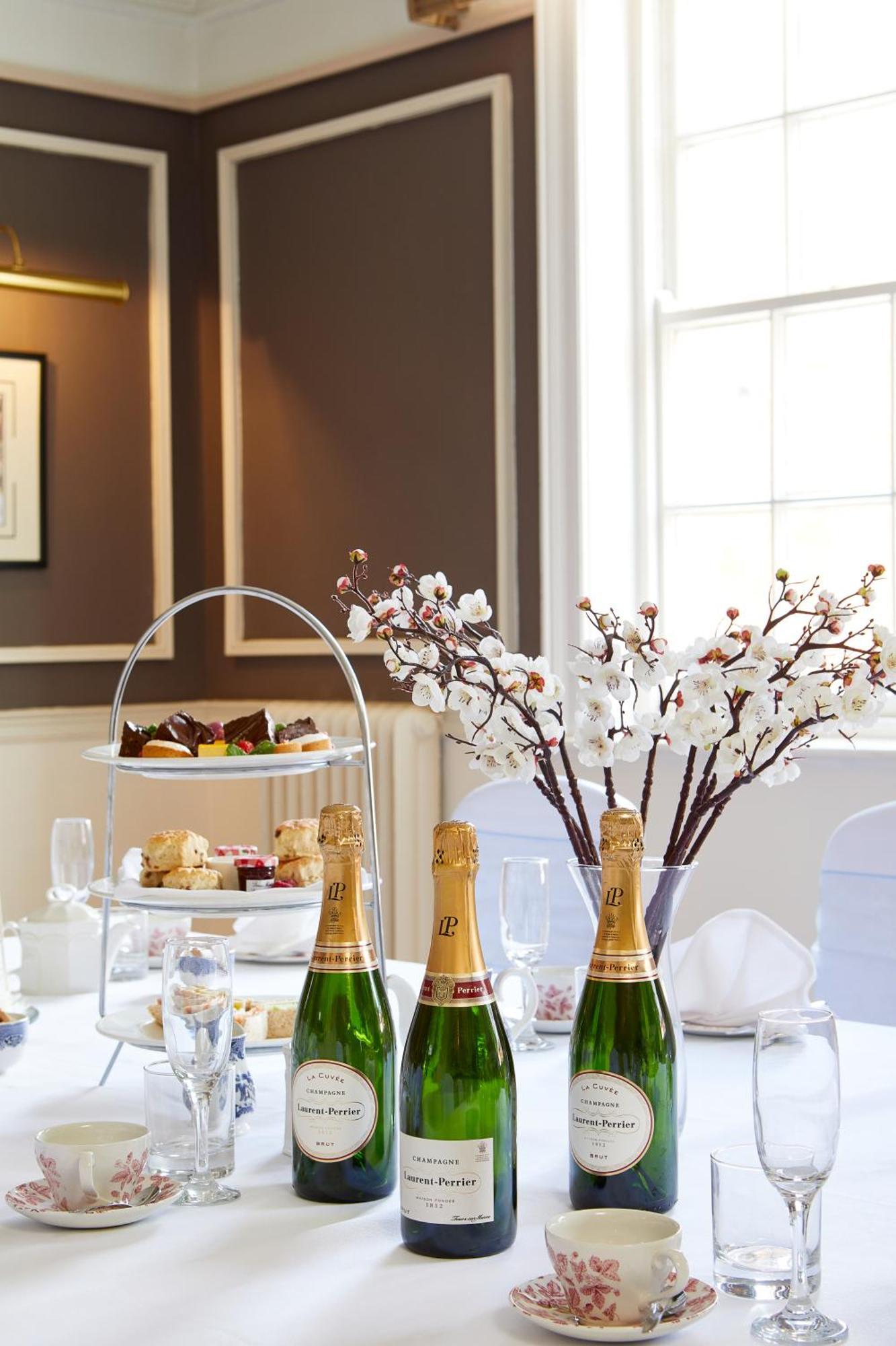 Macdonald New Blossoms Hotel Chester Bagian luar foto